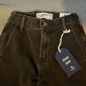 Boys Abercrombie kids skate Jean NWT!!